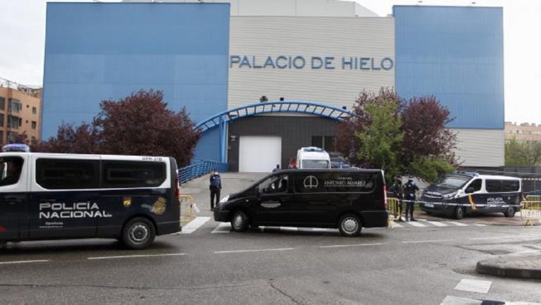 Palacio de Hielo lleno de ataúdes