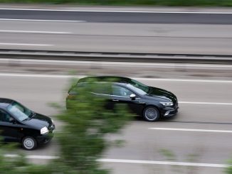 Coche en carretera