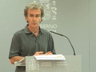 Fernando Simón revela que baja la edad media de los contagiados en una rueda de prensa.