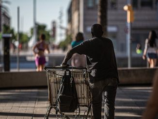 En España 3 de cada 4 personas en pobreza severa son españoles.