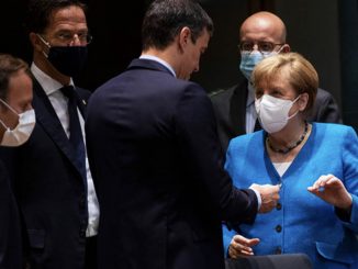 Pedro Sánchez no lleva mascarilla durante la cumbre de la Unión Europea.
