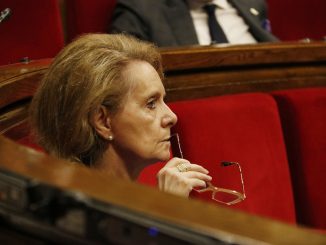 Mariàngela Vilallonga, representante del Govern, en el Parlament.