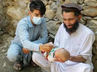 Se reanudan los programas contra la polio en Afganistan y en Pakistán.