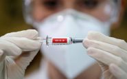 China lleva un mes realizando pruebas experimentales de su vacuna del COVID-19 en grupos de riesgo.