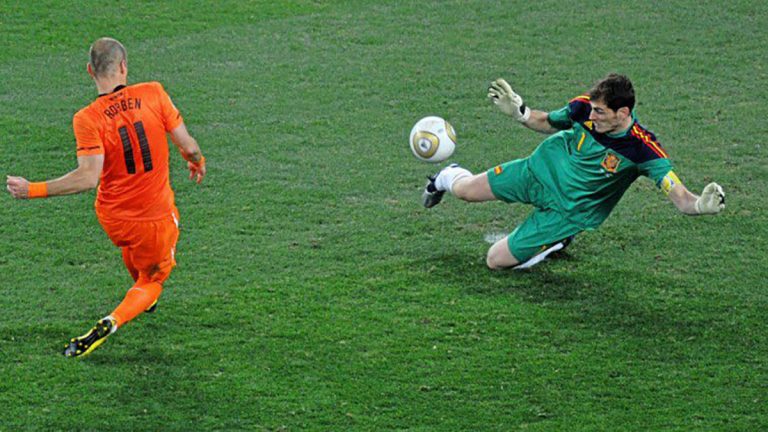 iker-casillas-retirada-parada-a-robben-mundial