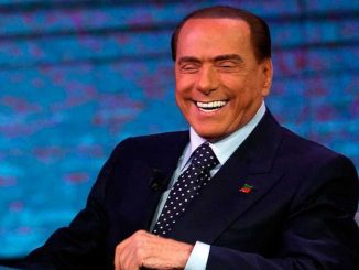 Berlusconi, ingresado por su positivo en coronavirus.