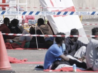 Salvamento Marítimo rescata dos pateras con 85 inmigrantes en Canarias.