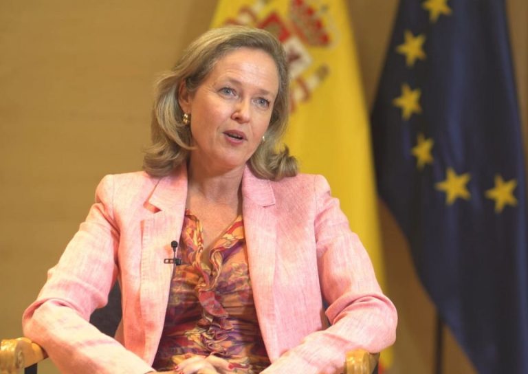 Nadia Calviño afirma que el empleo está creciendo tras la crisis del COVID-19.
