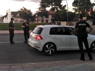 policia dispara al aire