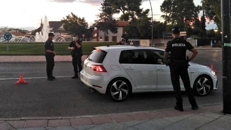 policia dispara al aire