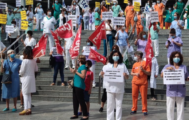 Sanitarios prohibido hablar medios