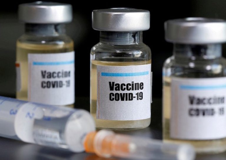 Oxford suspende los ensayos de su vacuna contra la COVID-19.