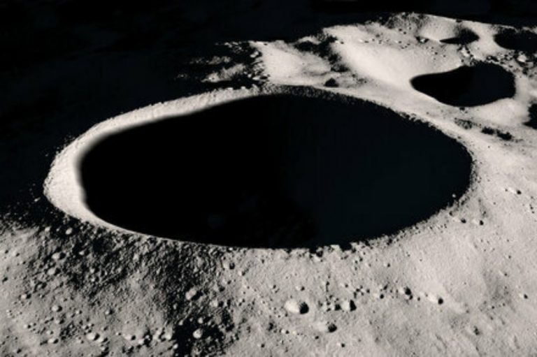 Luna nasa agua