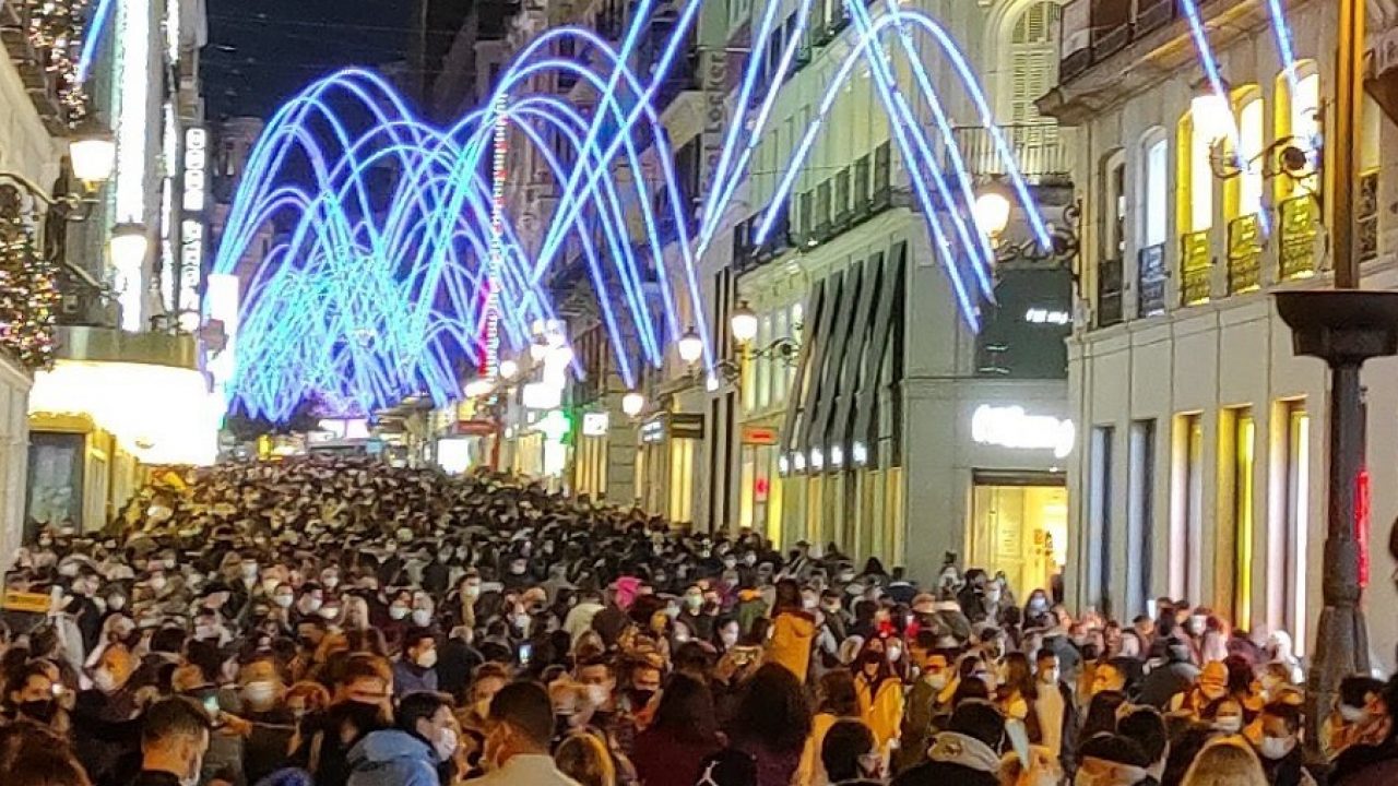 Aglomeración en Madrid en encendido de luces de Navidad | Actualidad.es