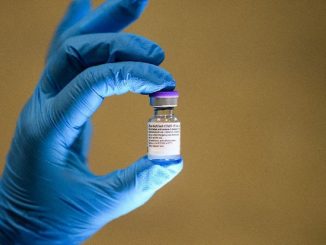 pfizer retrasa primera gran entrega vacunas