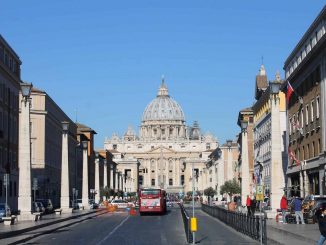 visitando a cupula da basilica de sao pedro no vaticano