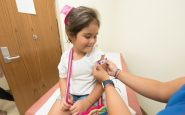 ¿Es seguro y eficaz vacunar a los niños?
