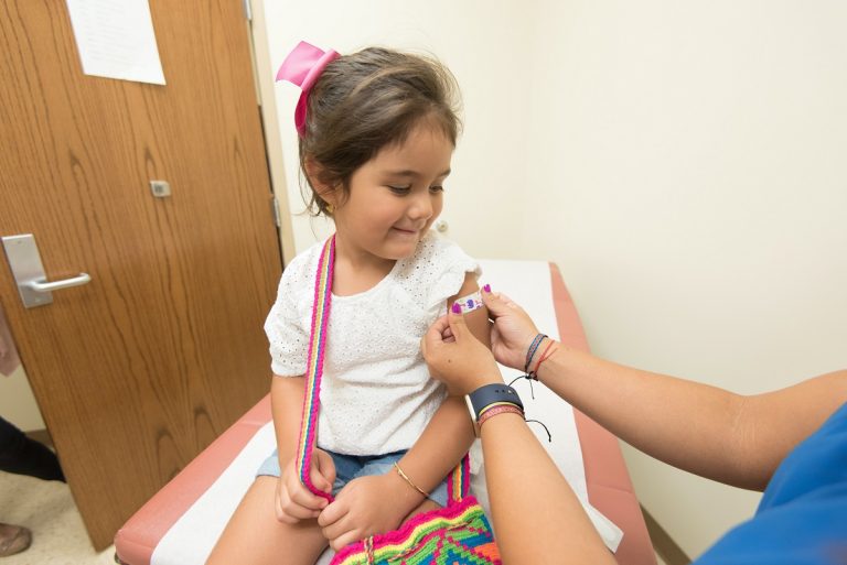 Las familias se preguntan por el turno de la vacunación en niños