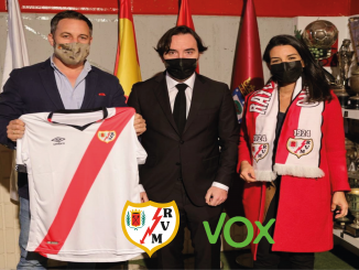 El presidente del Rayo Vallecano recibió a los representantes de VOX para asistir al estadio.