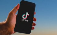 Un móvil con la app Tik Tok instalada