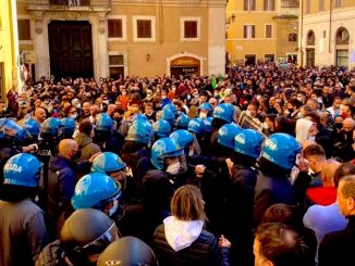 disturbios en italia en protestas de comerciantes por restricciones