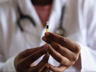 reino unido ofrecera vacuna alternativa a astrazeneca a menores de 40