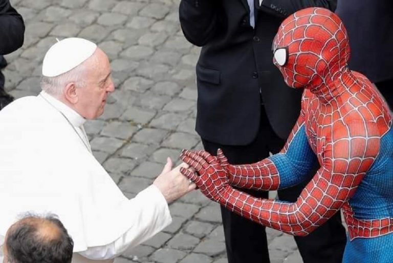 papa francisco spiderman