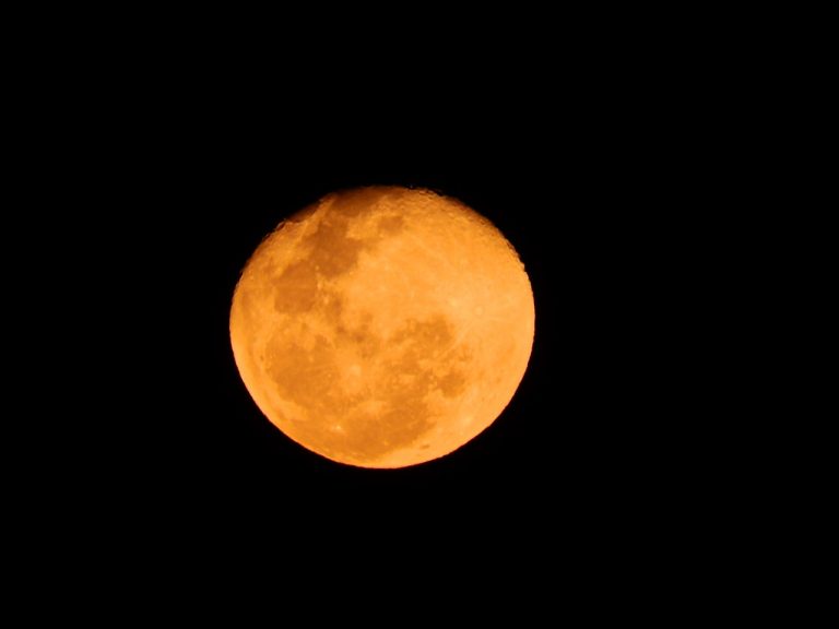 red-moon-2407860_1280