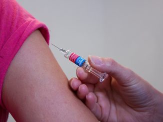 Aumento pecho por vacuna Pfizer