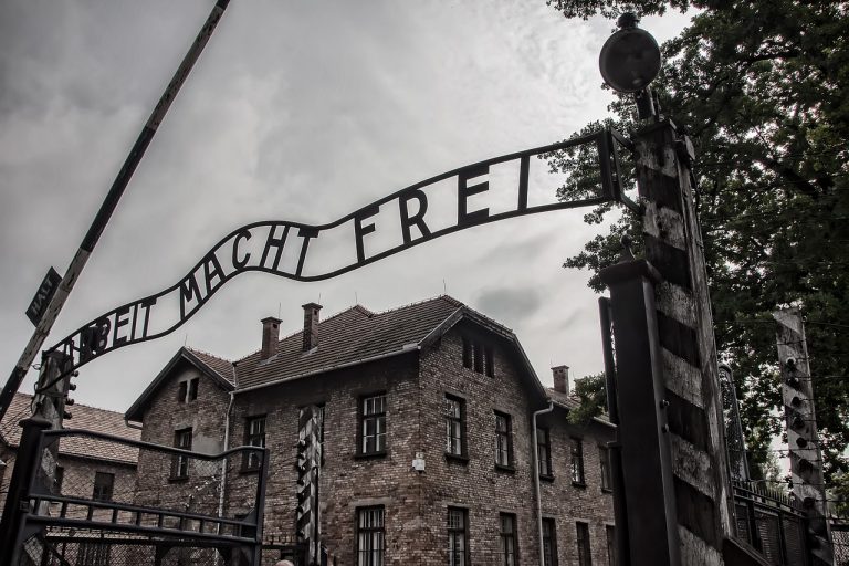 auschwitz-i-3671389_1280