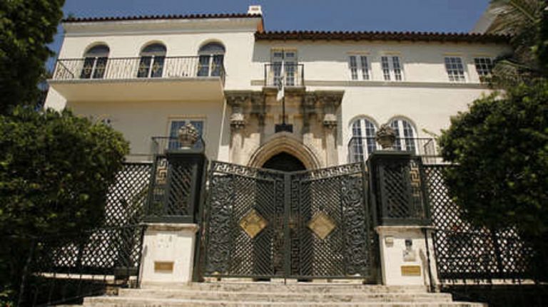 Casa Casuarina, Versace