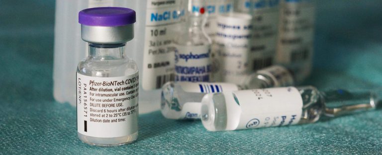 Pfizer añadirá una tercera vacuna en su tratamiento