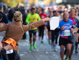 MUJER SE DESMAYA EN MARATÓN