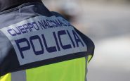 policia apuñalado cuello