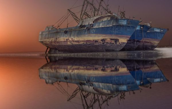 the famous ships in the doha ship graveyard resultat 600x381