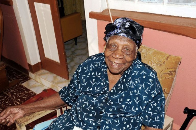 Violet Brown, la mujer más anciana del mundo muere a los 117 años