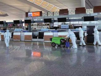 Trabajadores del aeropuerto de Nankín