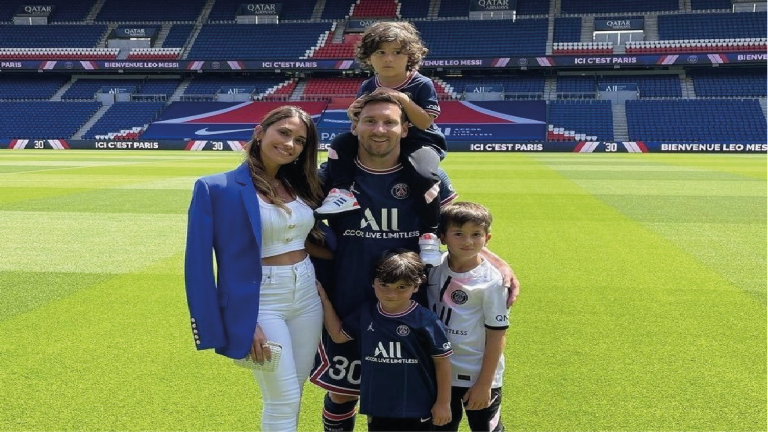 La familia de Lionel Messi en París