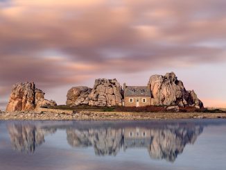 Castel Meur: una casa entre rocas en la Bretaña francesa