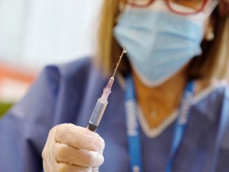 España descarta la necesidad de una tercera vacuna covid