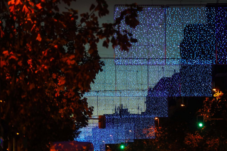 La Navidad se adelanta en Madrid con casas iluminadas desde agosto