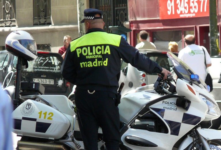 Policía nacional busca al joven que golpeó a un anciano