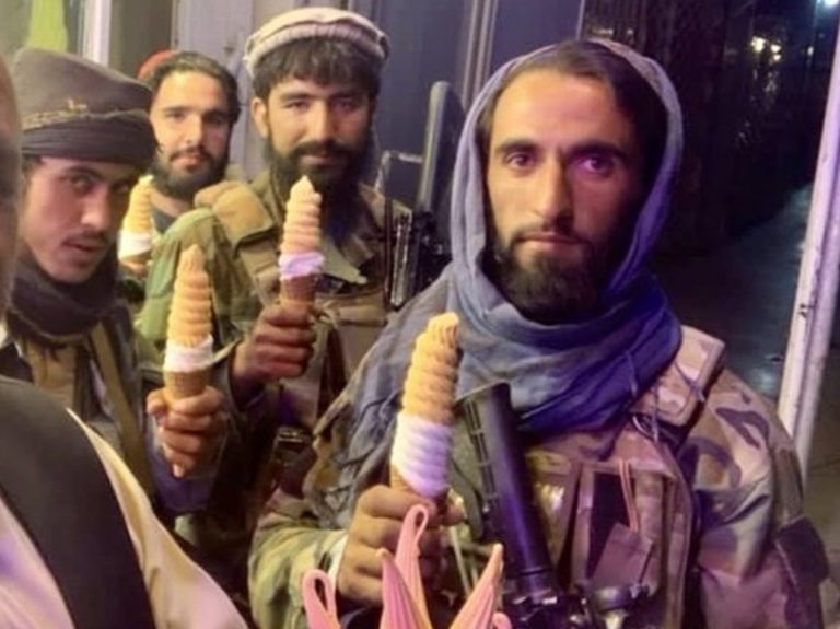 Talibanes 'digitales' utilizan las redes para hacer propaganda