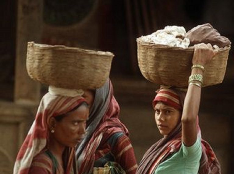 En India, un acusado de violación es condenado a lavar la ropa de las mujeres