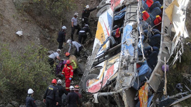 Accidente de autobús en Perú deja 33 muertos