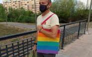Una niña es acosada en Vitoria por llevar una bolsa LGTBI