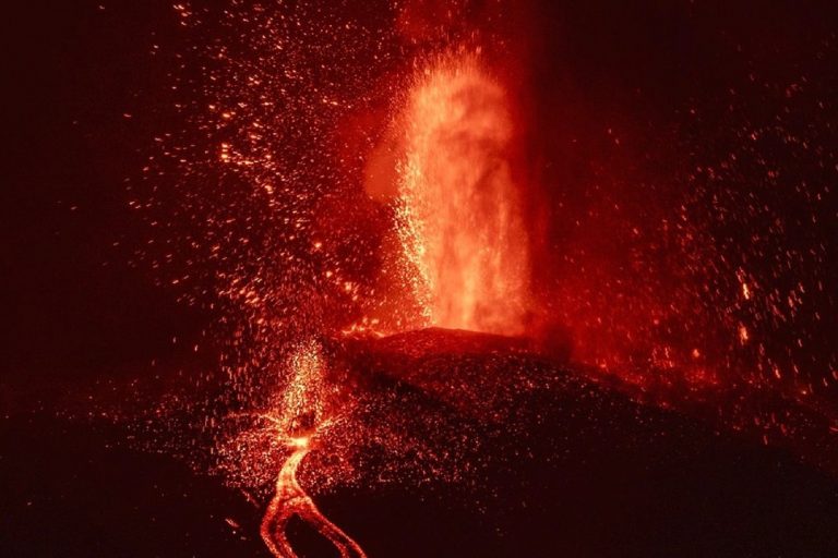 Derrumbe del cono volcánico de La Palma