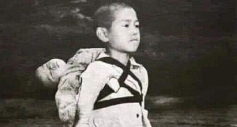 La historia del niño que cargó con su hermano en la Segunda Guerra Mundial