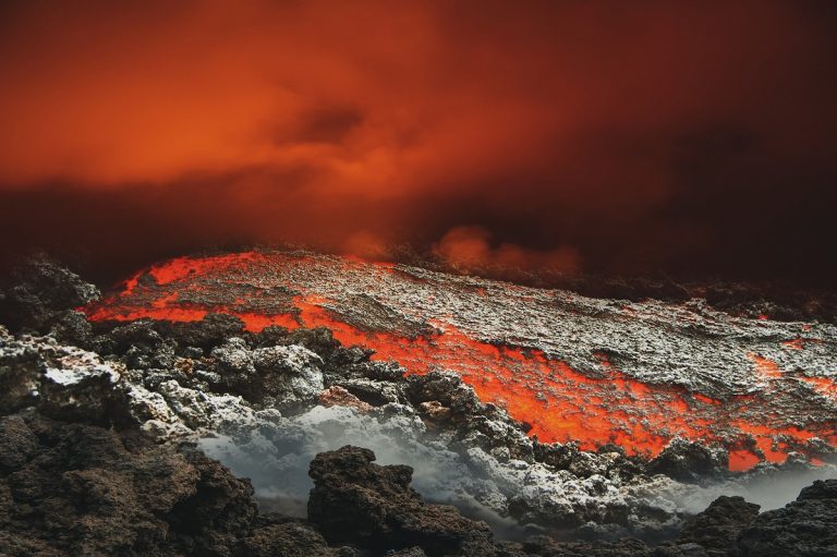 erupción volcán