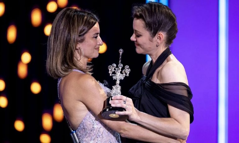 Marion Cotillard recibe el premio de honor